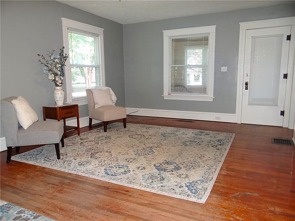 5th image of 319 Bonaview Ave