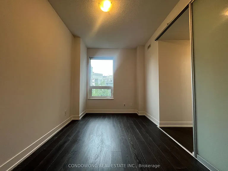 7 Kenaston Gdns #325 — Photo 9