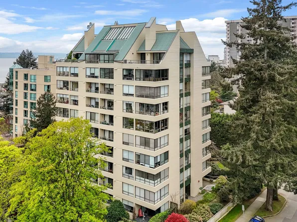 1412 Esquimalt Ave #801, West Vancouver, BC V7T 1K7