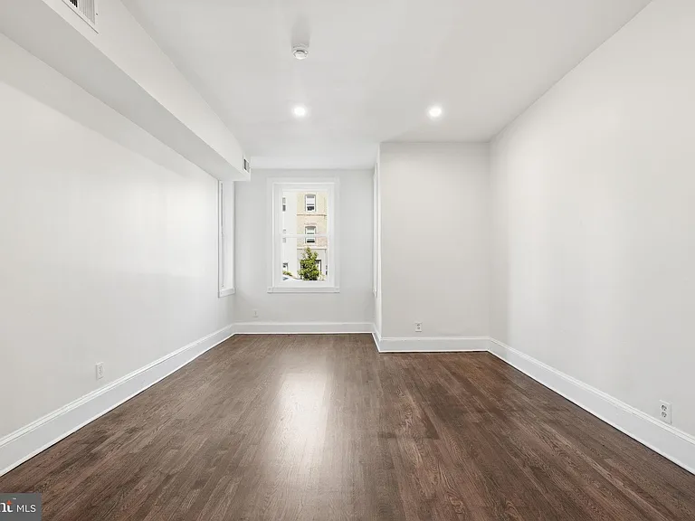 1038 6th St NE #101 — Photo 6