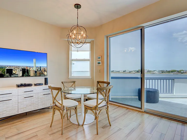 260 Dune Rd #124 — Photo 8
