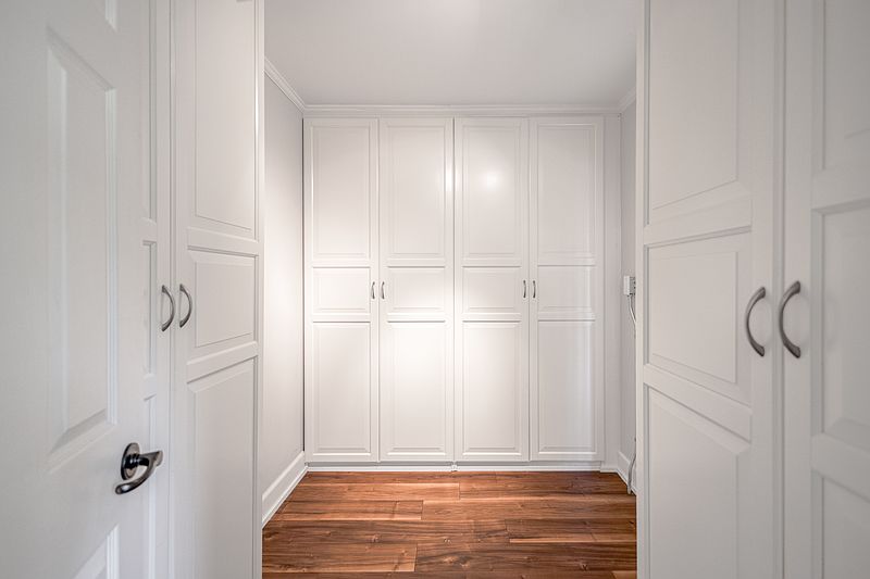 Surrey House for rent - 8 Bedrooms — photo 20