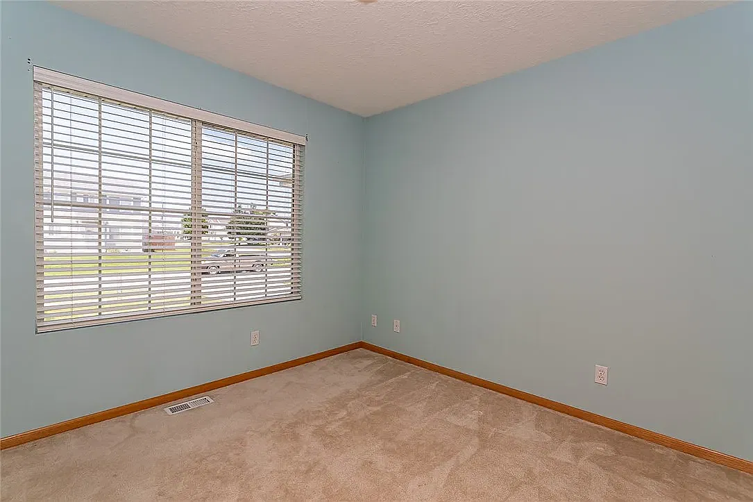 3 bed, 1326 sqft, $550 — Photo 1