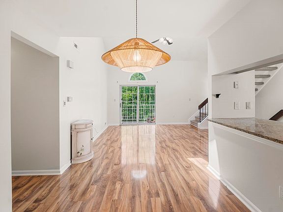 3rd image of 1307 Commons At Kingswood Dr #7