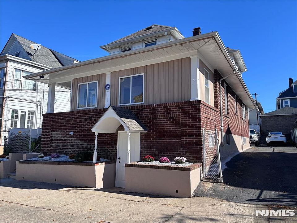 2nd image of 1027 23rd Street