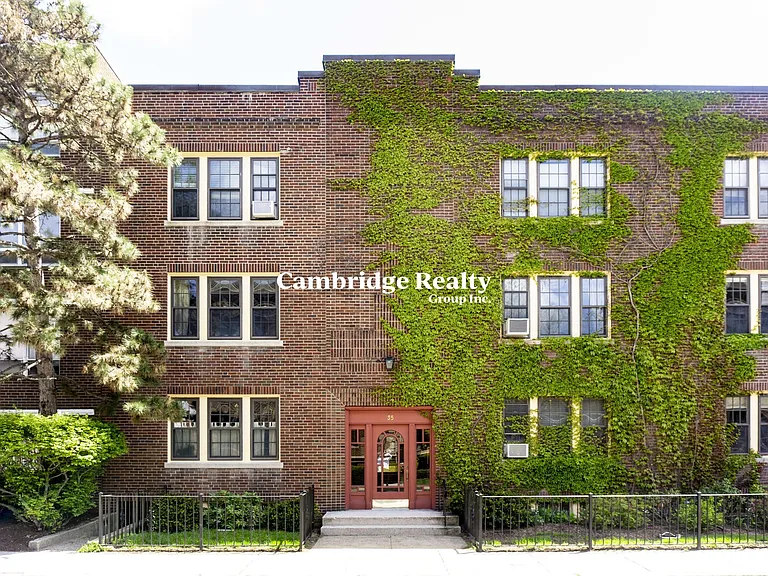 35 Park St #2T — Photo 17