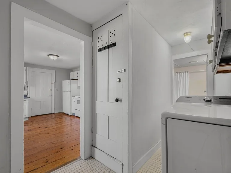 22 W High St #2 — Photo 6