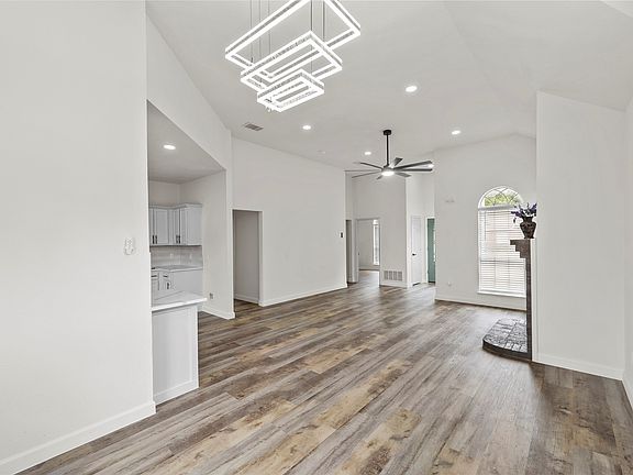 5th image of 2800 Helen Ln