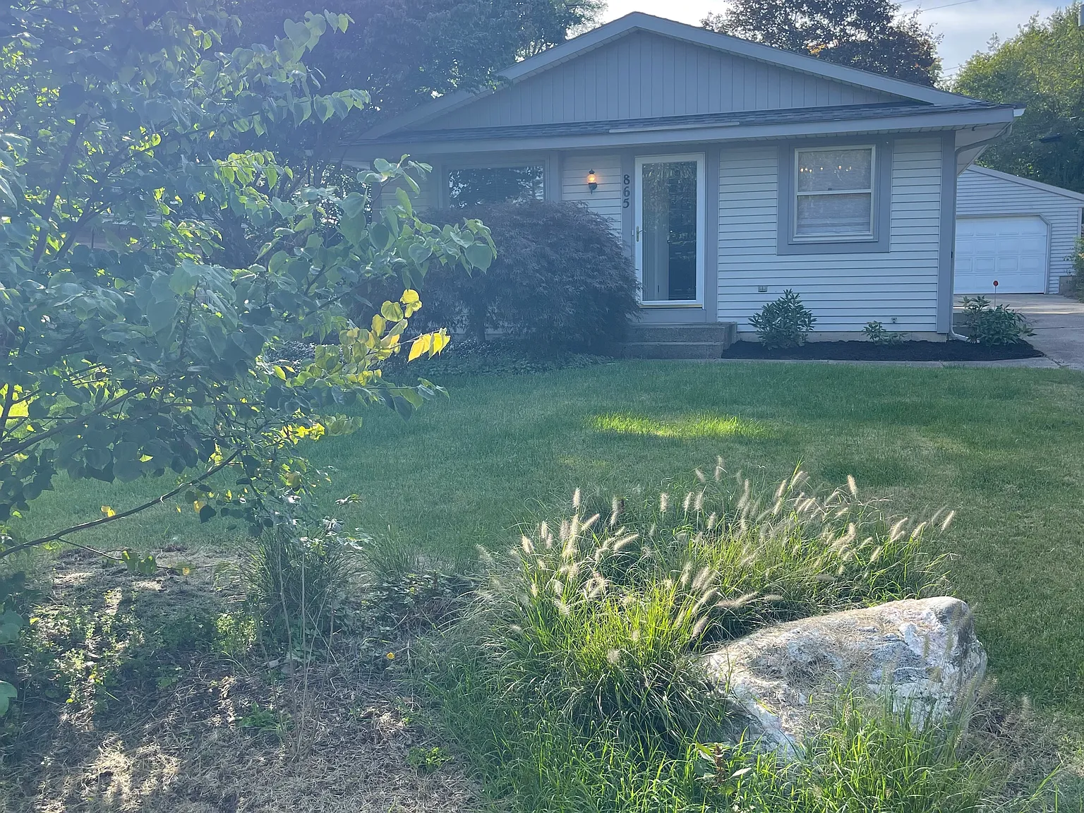 3 bed, 1040 sqft, $2,300 — Photo 3