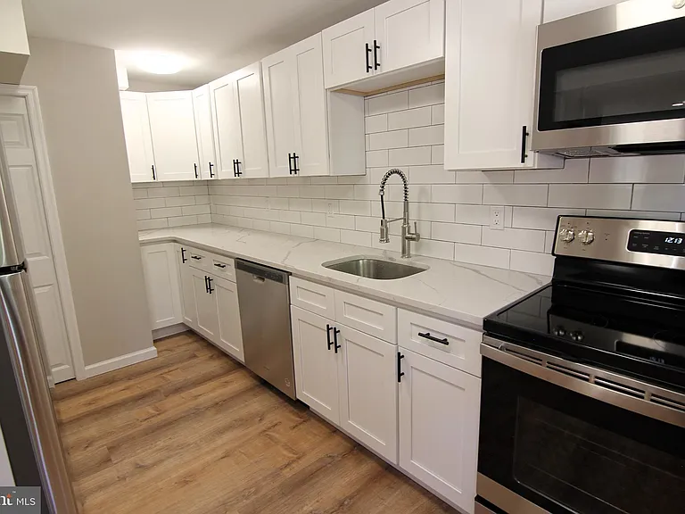 617 Ford St #4 — Photo 6
