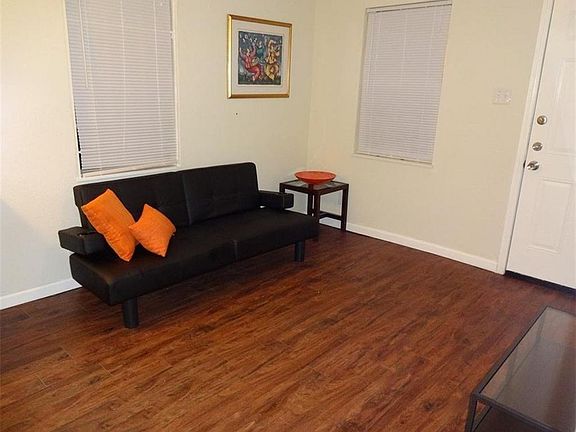 4th image of 2212 Greenwood Ave #B