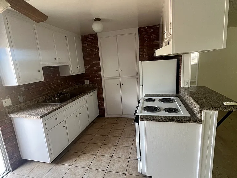4421 Green Ave #B — Photo 3