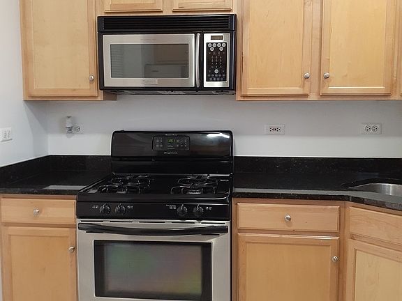 4th image of 3045 N Laramie Ave #G