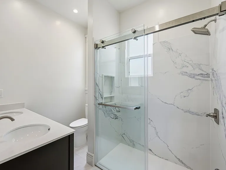 Ensuite Bath (Downstairs - in primary ensuite)
