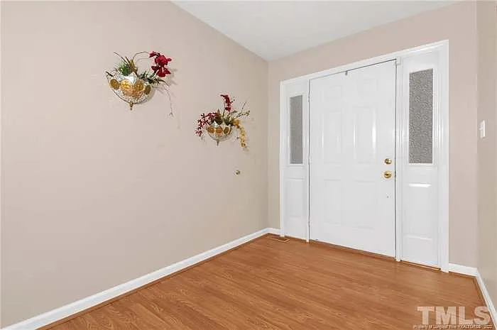 3024 Coachway Dr — Photo 5