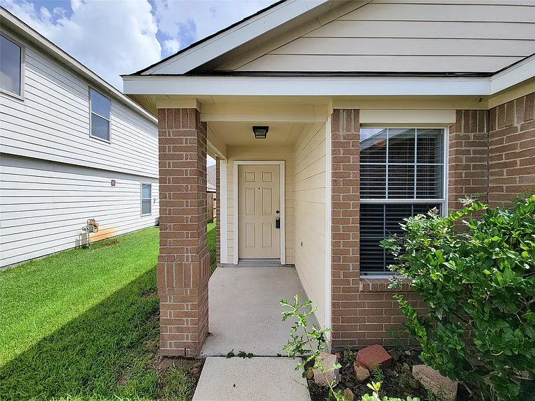 7438 Fox Knoll Ln — Photo 3