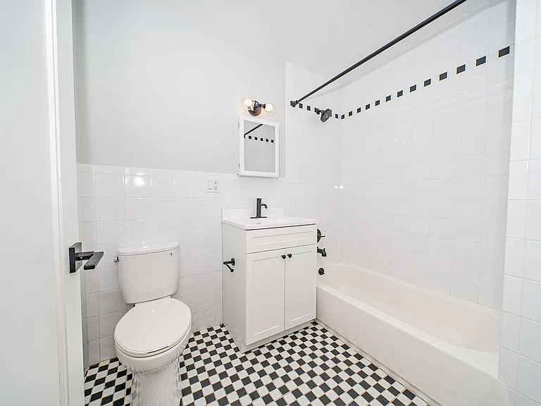 476 Pulaski St #2A — Photo 6