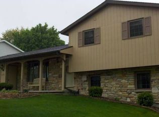 2670 Vicki Ln, Green Bay, WI 54311