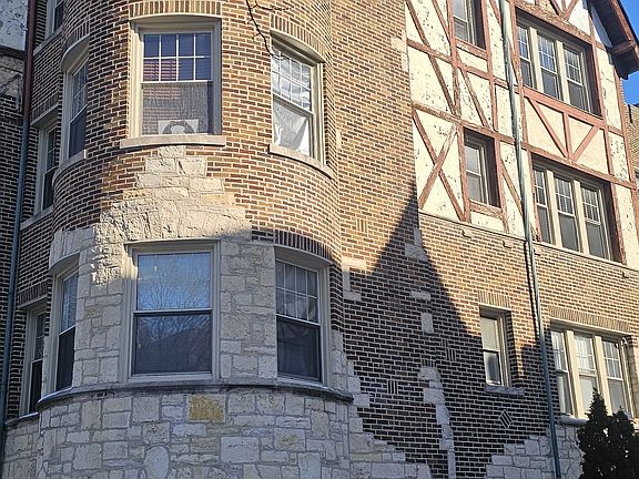 2nd image of 5721 N Kimball Ave #2W