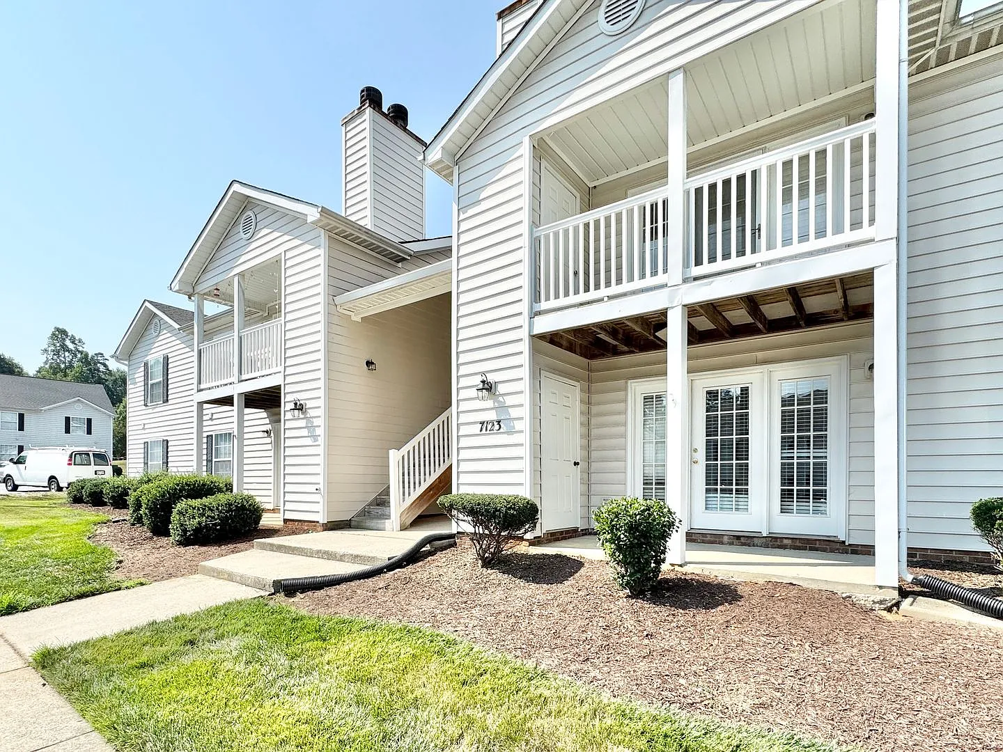 2 Bedroom off W Friendly Ave! — Photo 1