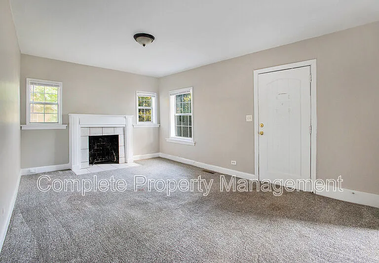 3004 15th St W — Photo 2