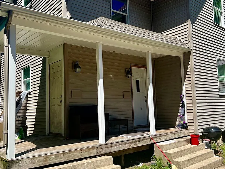 133 S Chicago Ave — Photo 1