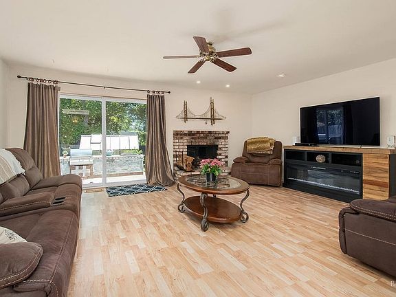 3rd image of 14 Villa Vista Court
