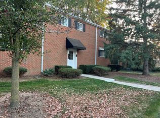 754 E Fox Hills Dr, Bloomfield Hills, MI 48304