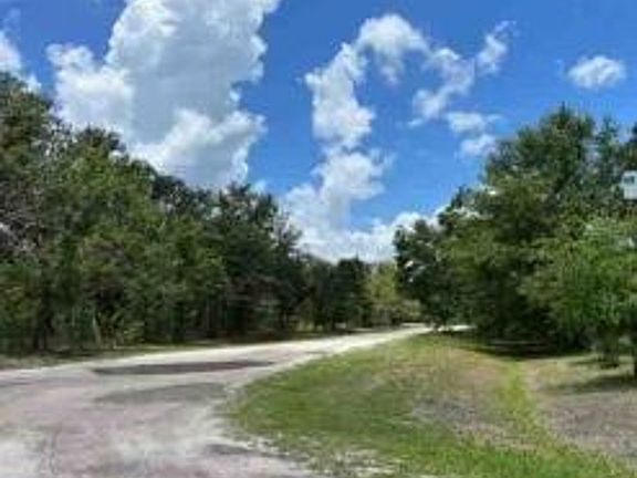 Exterior Neighborhood (street photo)