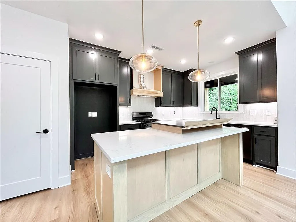 2 Haslemere Drive - 1 — Photo 4