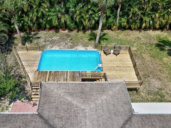 841 Carnation Dr, Sebastian, FL 32958