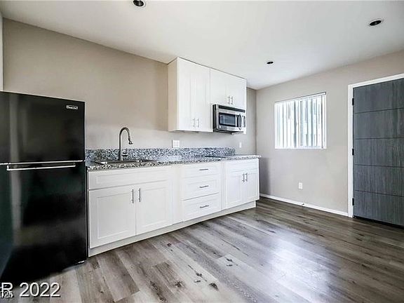 3rd image of 2201 Fairfield Ave #17