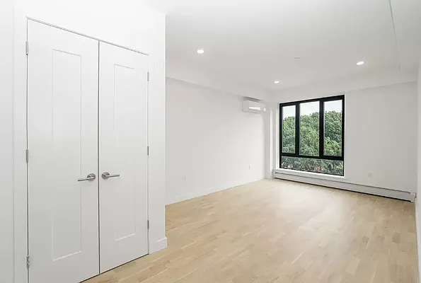 Rented by Bond New York | media 22