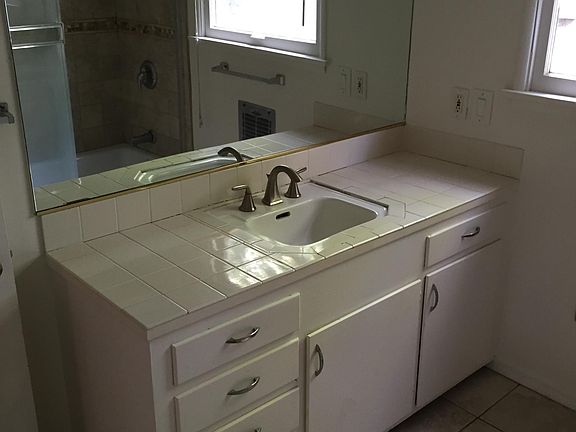 4th image of 541 S Glassell St #1