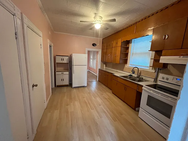 1125 Albany St #1 — Photo 7