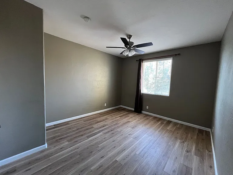 3156 N Applegate Ave — Photo 15