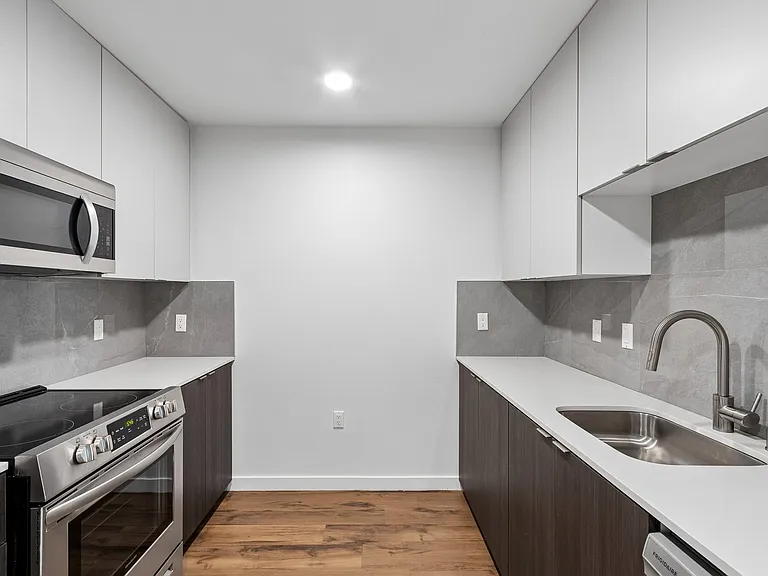 Maxwell Apartments — Photo 20