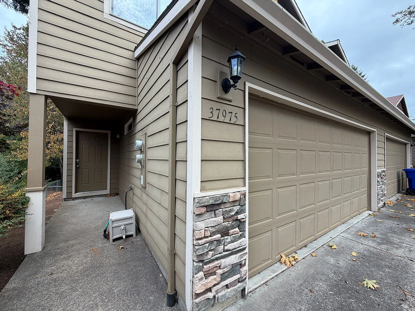 Updated 3 Bed Home in Sandy with 2-Car Garage — Photo 3