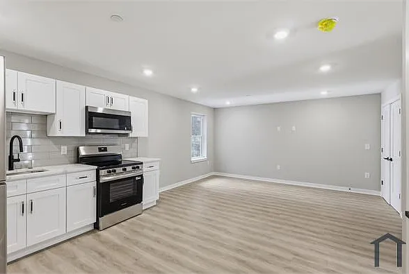 2 bed, 827 sqft, $1,750 — Photo 2