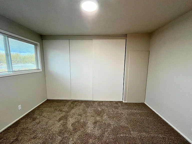 2705 Oak St #15 — Photo 10