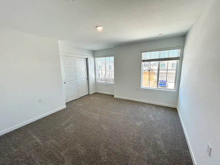 4464 Bellaire Ave — Photo 8