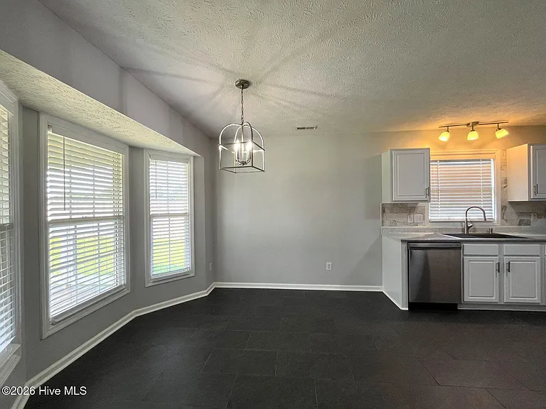 108 Chapel Hill Dr — Photo 7