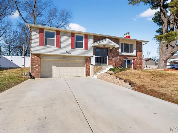 893 Napoli Dr, Ballwin, MO 63021