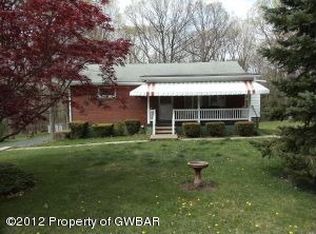 3972 Blytheburn Rd, Mountain Top, PA 18707