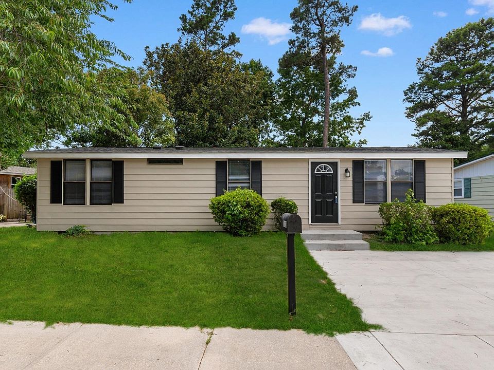 1st image of 1109 Forest Dr.