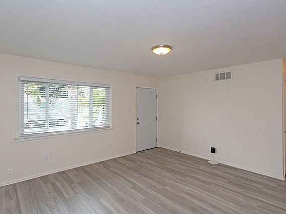 3rd image of 504 San Diego St