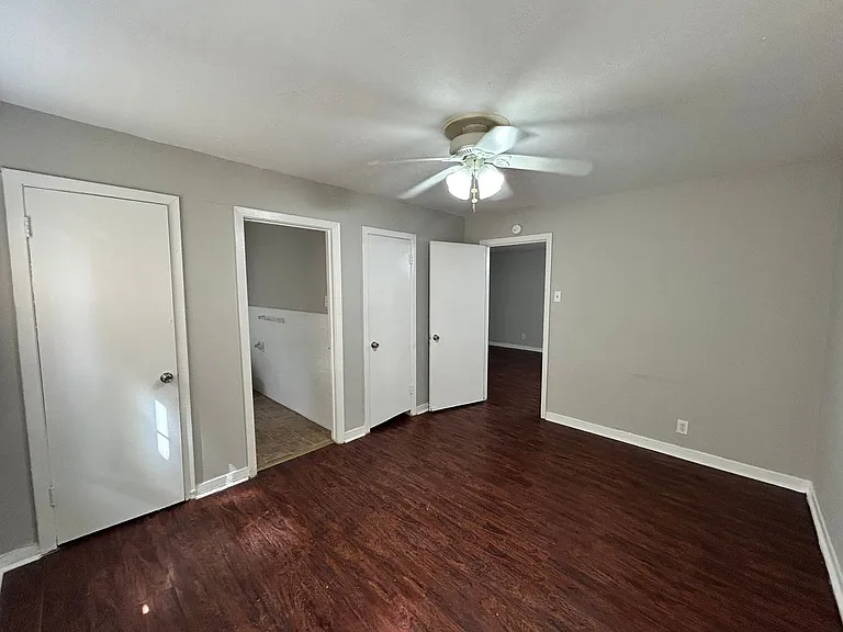1419 Hyde Park — Photo 33