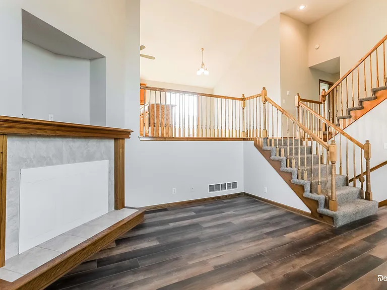 1013 Tudor Dr — Photo 5