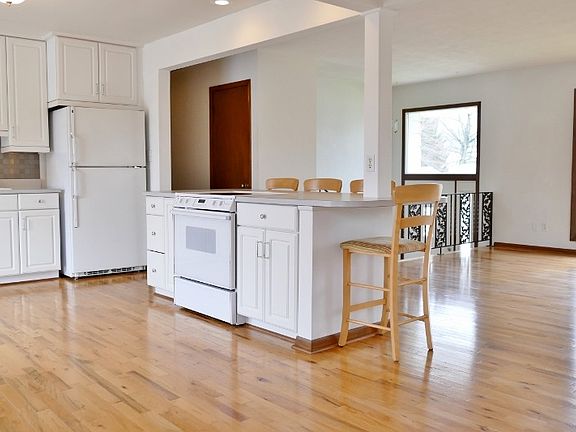 5th image of 2835 N Lehman Rd