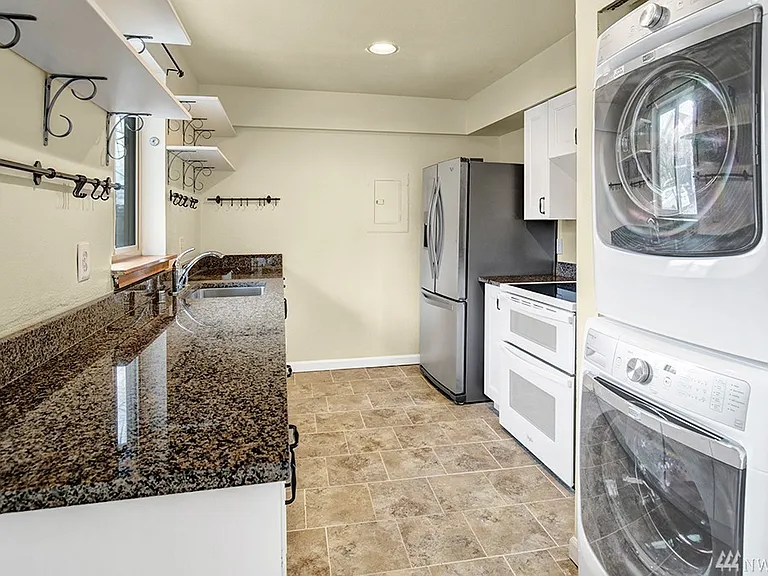 4425 Greenwood Ave N #1005 — Photo 6